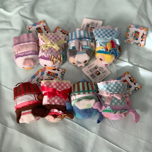 New Disney Tsum Tsum Valentine’s Set of 8 Japan 2017 - Picture 2 of 3